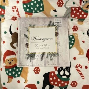 •NWT• WINTERGREEN // Dog-Themed holiday pattern sherpa blanket/throw // fleece